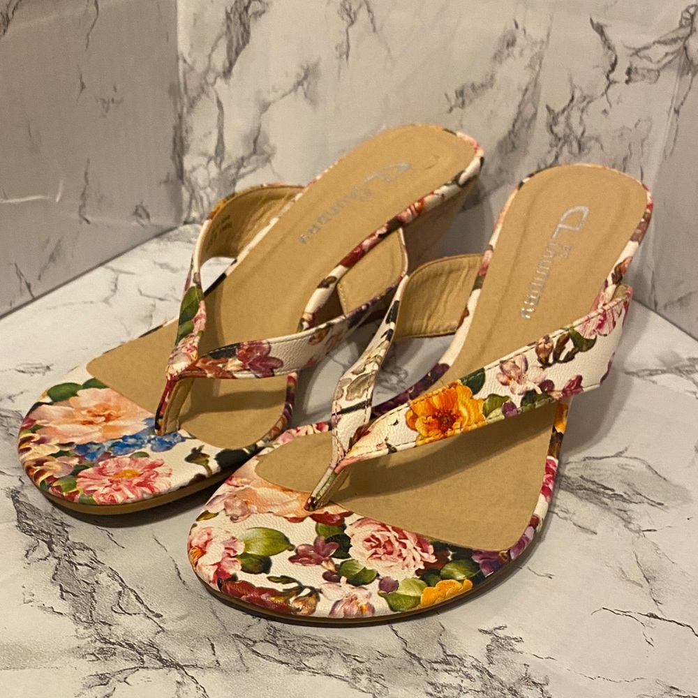 Pre-Owned, Women’s Size 6M CL by Laundry Floral Multicolor Sandals